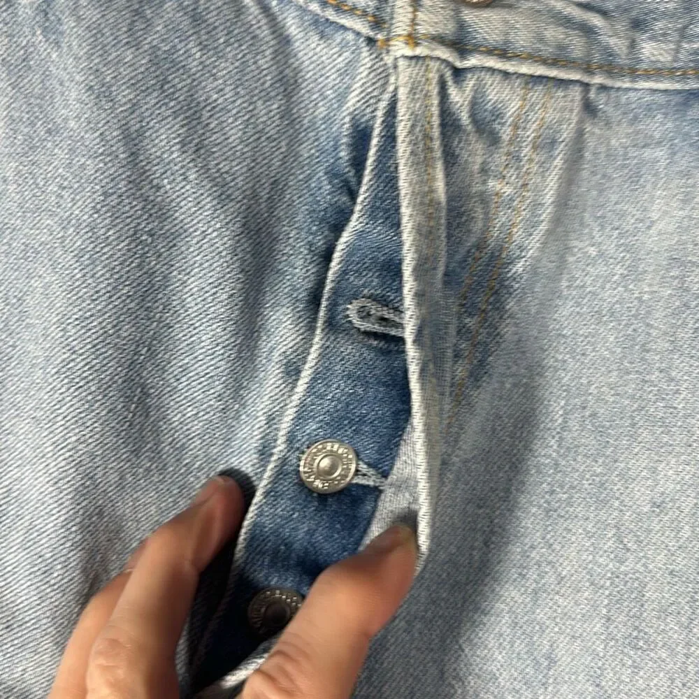 Vintage 90s Levi’s Mens 501 Straight Jeans size W36 x L34 Button‎ Fly Light Wash